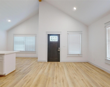 4305 Rogers Street - Photo Thumbnail 11