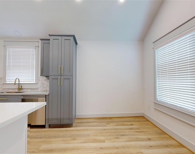 4305 Rogers Street - Photo Thumbnail 12