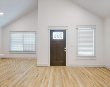 4305 Rogers Street - Photo Thumbnail 7