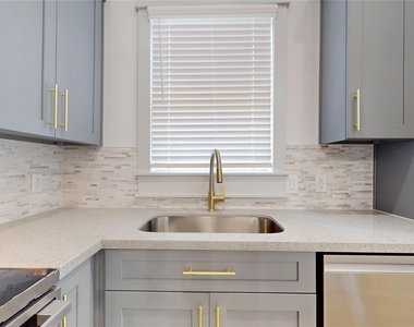 4305 Rogers Street - Photo Thumbnail 15