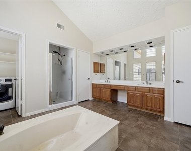 2019 First Crossing Boulevard - Photo Thumbnail 30