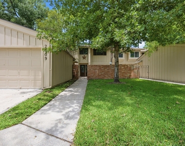 2209 W Settlers Way - Photo Thumbnail 1