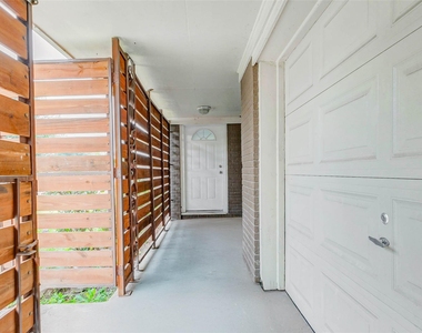 230 Bizerte Street - Photo Thumbnail 4