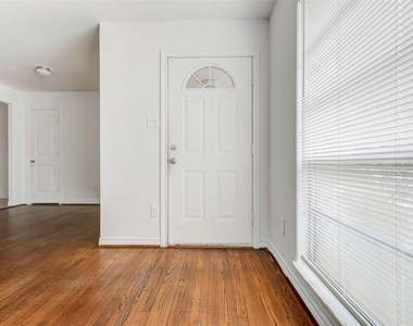 230 Bizerte Street - Photo Thumbnail 6
