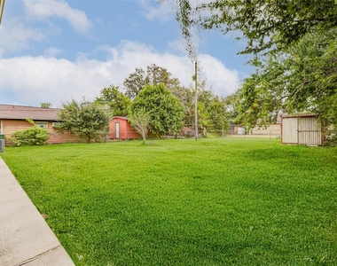 230 Bizerte Street - Photo Thumbnail 32