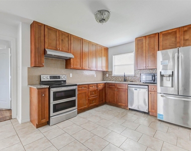 230 Bizerte Street - Photo Thumbnail 10