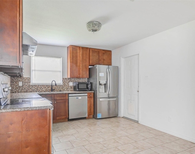 230 Bizerte Street - Photo Thumbnail 12