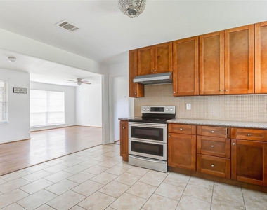 230 Bizerte Street - Photo Thumbnail 11