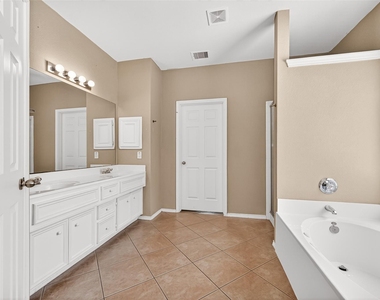 17611 Haywood Oaks Drive - Photo Thumbnail 13