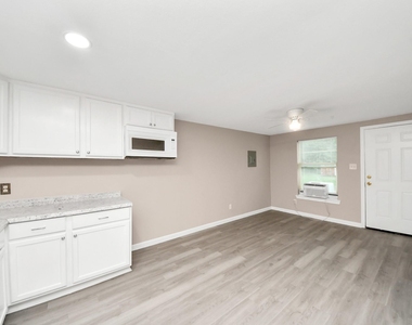 17111 River Road - Photo Thumbnail 15