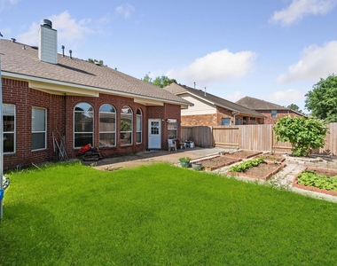 26414 Creston Woods Drive - Photo Thumbnail 32