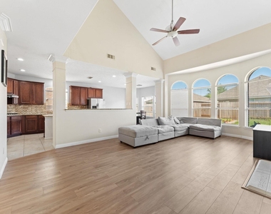 26414 Creston Woods Drive - Photo Thumbnail 9
