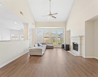 26414 Creston Woods Drive - Photo Thumbnail 7