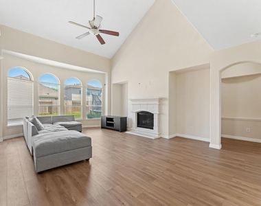 26414 Creston Woods Drive - Photo Thumbnail 8