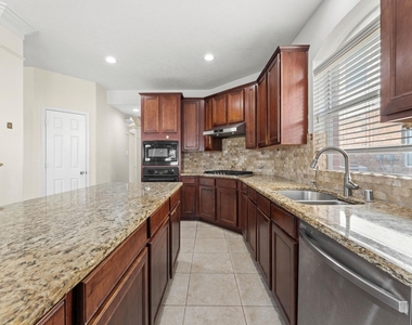 26414 Creston Woods Drive - Photo Thumbnail 12