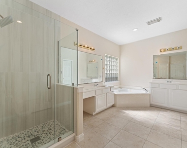 26414 Creston Woods Drive - Photo Thumbnail 16