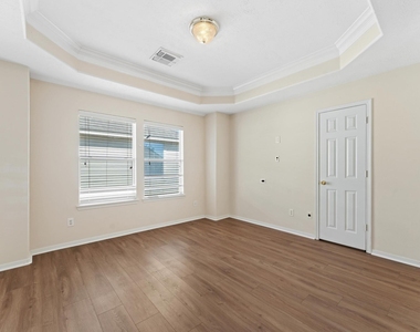 26414 Creston Woods Drive - Photo Thumbnail 18