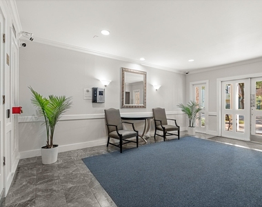 355 N Post Oak Lane - Photo Thumbnail 3