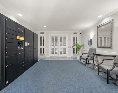 355 N Post Oak Lane - Photo Thumbnail 2