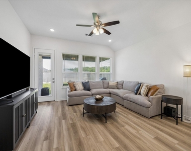 551 Ruby Bend Lane - Photo Thumbnail 4