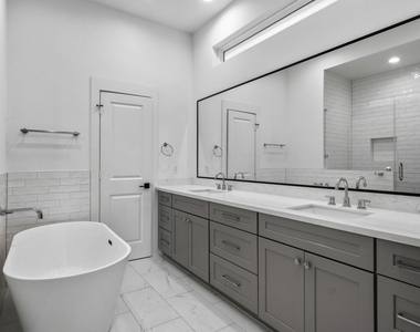 2806 Versailles Oak Lane - Photo Thumbnail 20