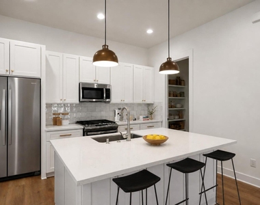 2806 Versailles Oak Lane - Photo Thumbnail 9