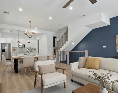 2806 Versailles Oak Lane - Photo Thumbnail 7