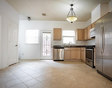 2220 Naomi Street - Photo Thumbnail 5
