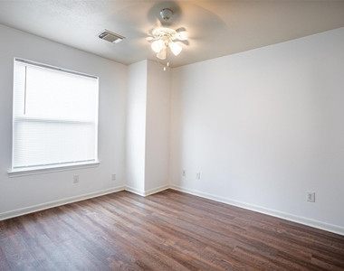 2220 Naomi Street - Photo Thumbnail 20