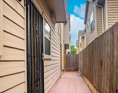2220 Naomi Street - Photo Thumbnail 12