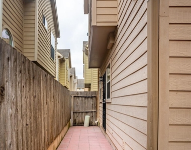 2220 Naomi Street - Photo Thumbnail 11