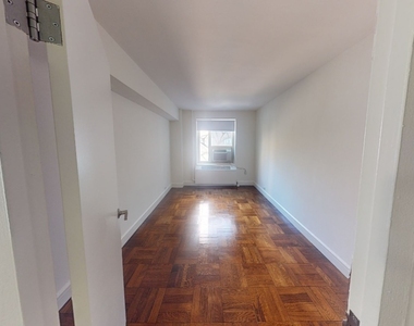 252 1st Avenue - Photo Thumbnail 2