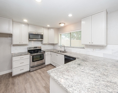 16418 Blackhawk Boulevard - Photo Thumbnail 6