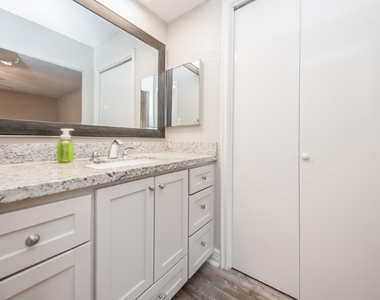 16418 Blackhawk Boulevard - Photo Thumbnail 15