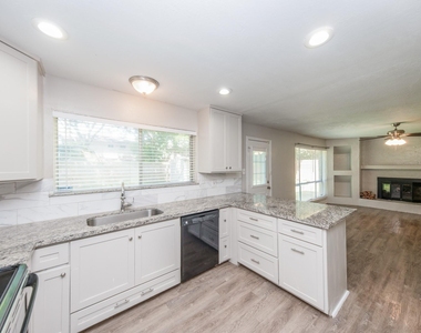 16418 Blackhawk Boulevard - Photo Thumbnail 7