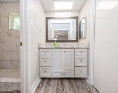 16418 Blackhawk Boulevard - Photo Thumbnail 14