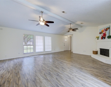950 Grand Junction Drive - Photo Thumbnail 3