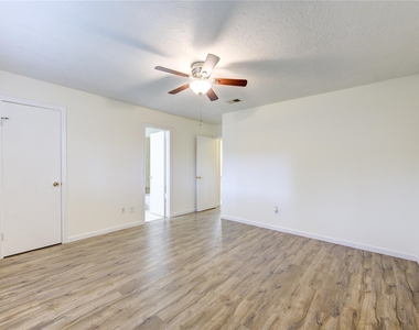 950 Grand Junction Drive - Photo Thumbnail 17