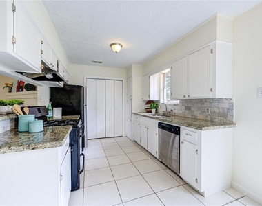 950 Grand Junction Drive - Photo Thumbnail 8