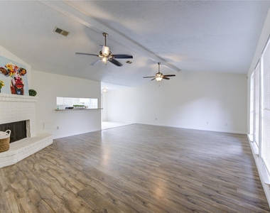 950 Grand Junction Drive - Photo Thumbnail 4