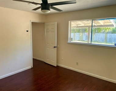 11615 Carvel Lane - Photo Thumbnail 7