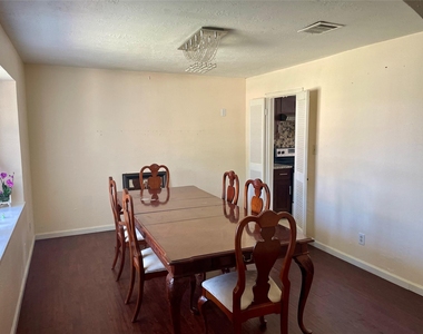 11615 Carvel Lane - Photo Thumbnail 2
