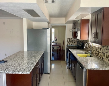 11615 Carvel Lane - Photo Thumbnail 5