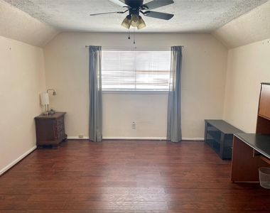 11615 Carvel Lane - Photo Thumbnail 11