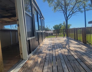 12018 Sandpiper Road - Photo Thumbnail 4