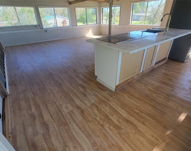 12018 Sandpiper Road - Photo Thumbnail 8