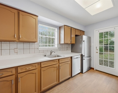 7015 Pella Drive - Photo Thumbnail 14