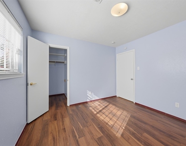 7015 Pella Drive - Photo Thumbnail 16