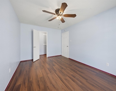 7015 Pella Drive - Photo Thumbnail 21