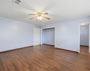 7015 Pella Drive - Photo Thumbnail 17
